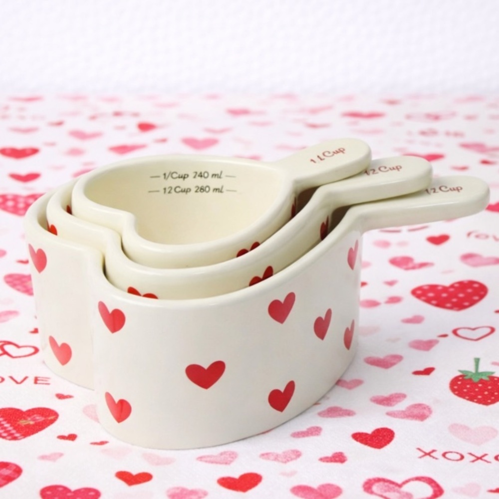 Target Bullseye Valentine’s Day Red & White Hearts Ceramic Measuring Cups